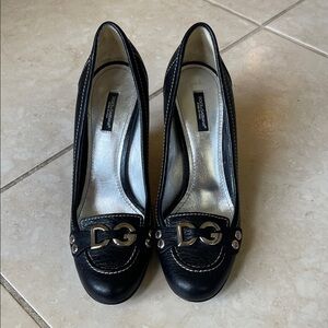 Authentic Dolce & Gabbana Black Heeled Pumps with Silver Accents